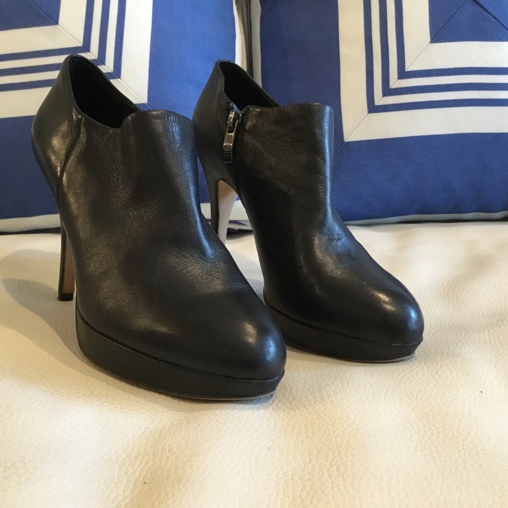 Vince Camuto Elvin Black Leather Bootie 7.5
